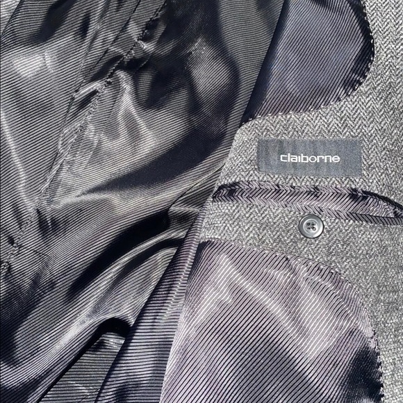 Claiborne Men's Suit 40R Jacket Italy Woven Fabric - Picture 3 of 8